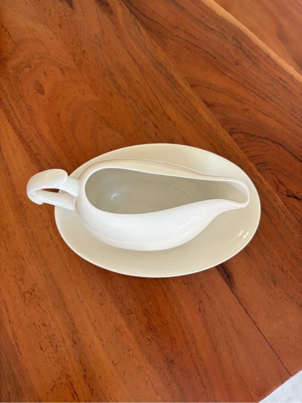 White Porcelain Gravy Boat with Underplate - Picture 3 of 8